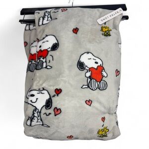 Berkshire Peanuts Snoopy Heart Print Blanket NWT Gray